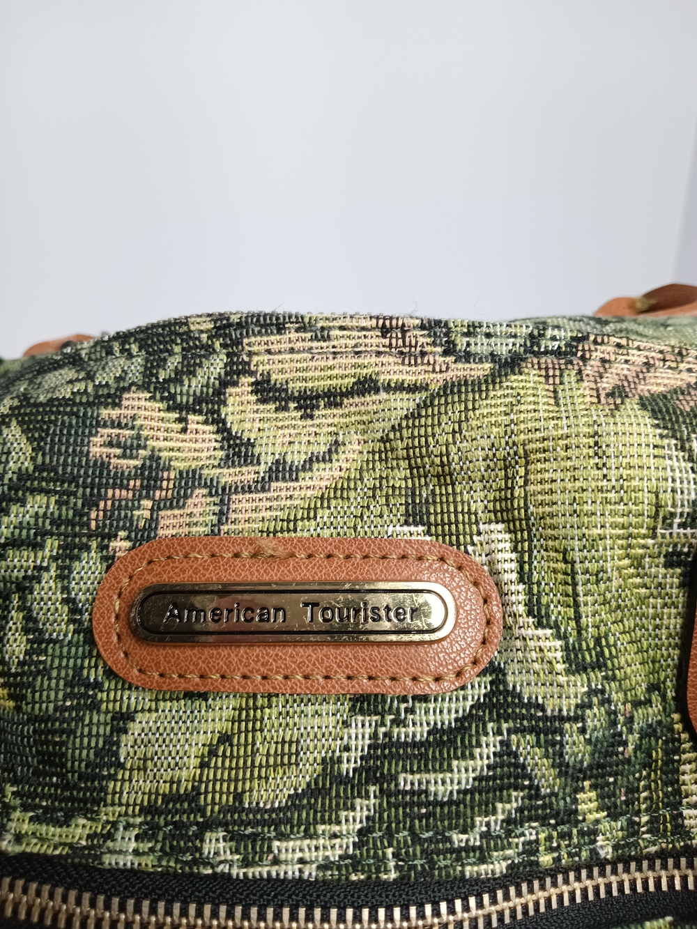 American Tourister Green Floral Tapestry Travel Bag with Tan Trim - Picture 2 of 7